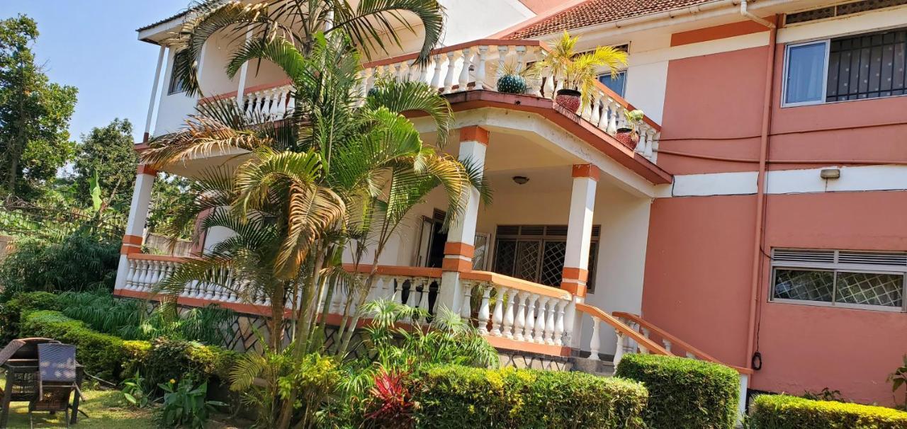La Feve Beach Bed And Breakfast Entebbe Ентебе Екстериор снимка