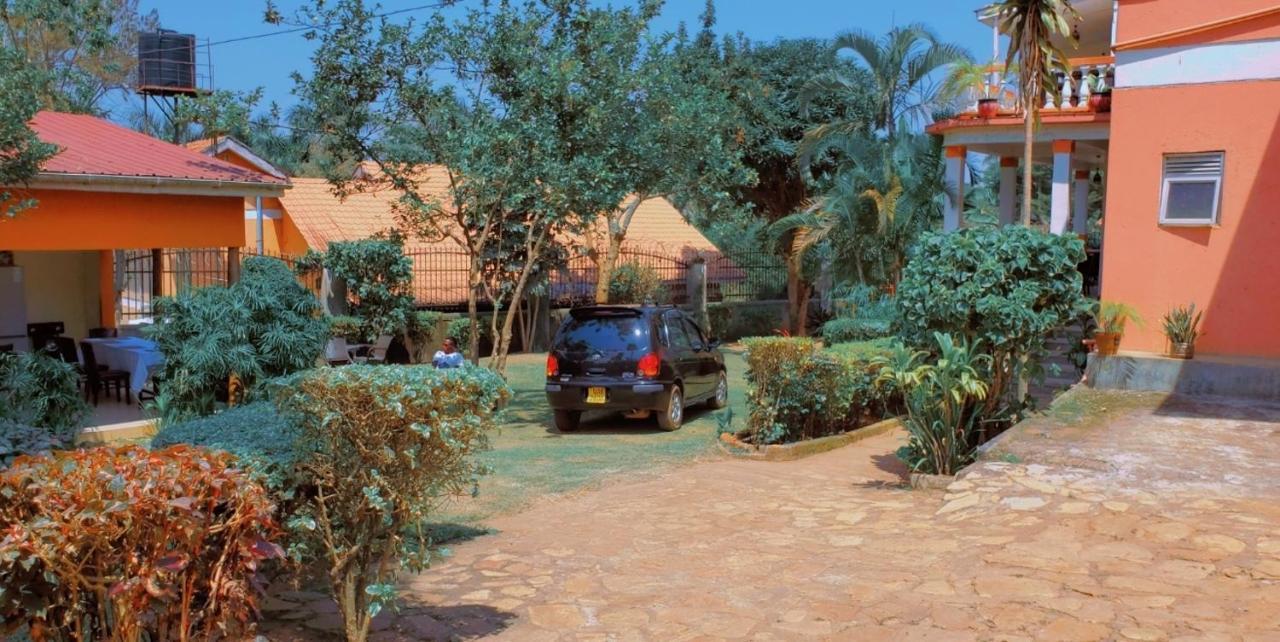 La Feve Beach Bed And Breakfast Entebbe Ентебе Екстериор снимка