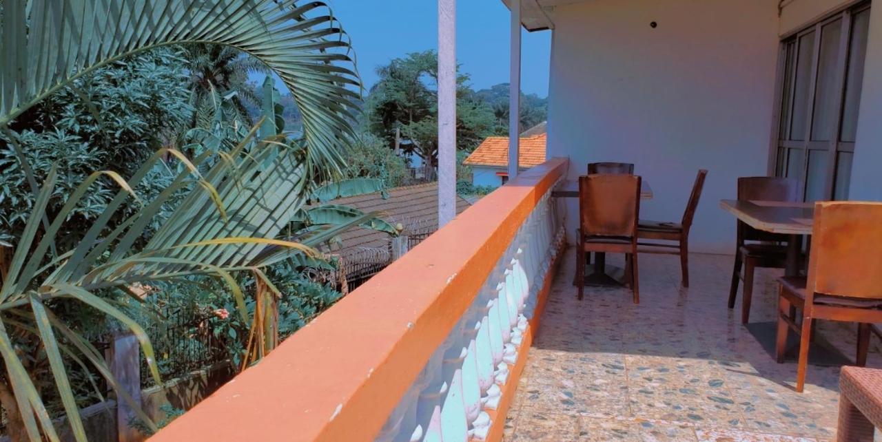 La Feve Beach Bed And Breakfast Entebbe Ентебе Екстериор снимка