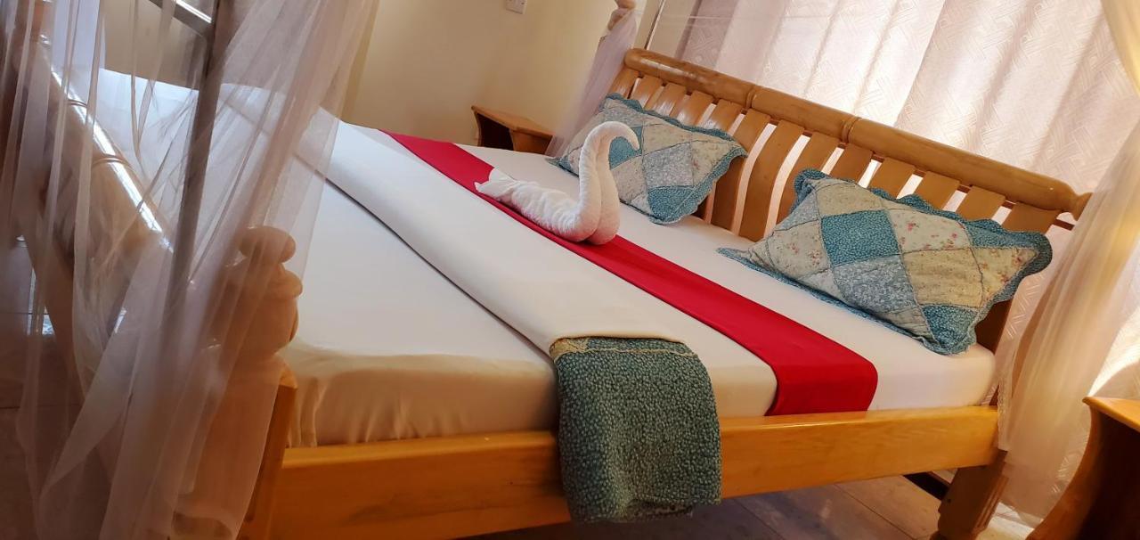 La Feve Beach Bed And Breakfast Entebbe Ентебе Екстериор снимка