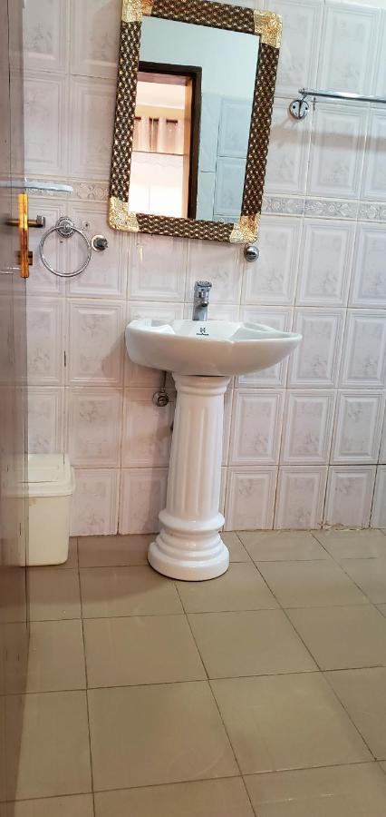 La Feve Beach Bed And Breakfast Entebbe Ентебе Екстериор снимка
