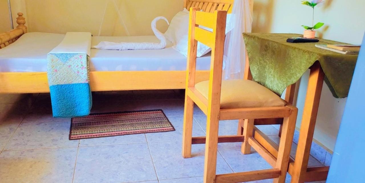 La Feve Beach Bed And Breakfast Entebbe Ентебе Екстериор снимка