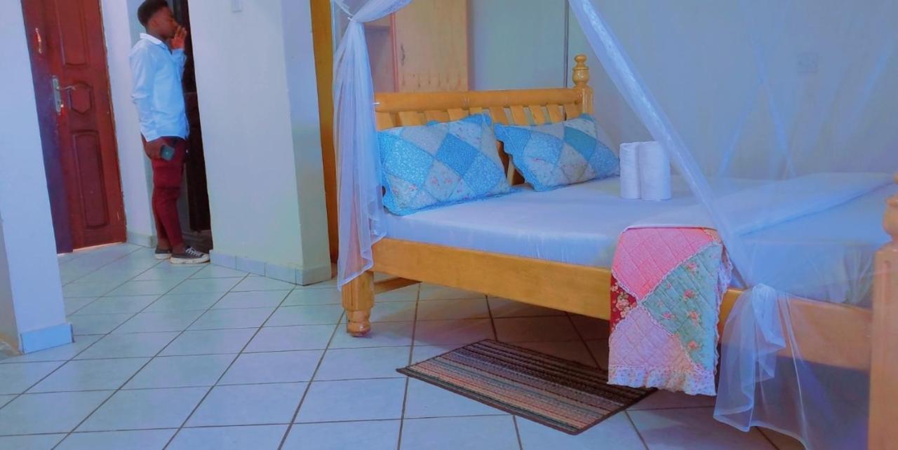 La Feve Beach Bed And Breakfast Entebbe Ентебе Екстериор снимка