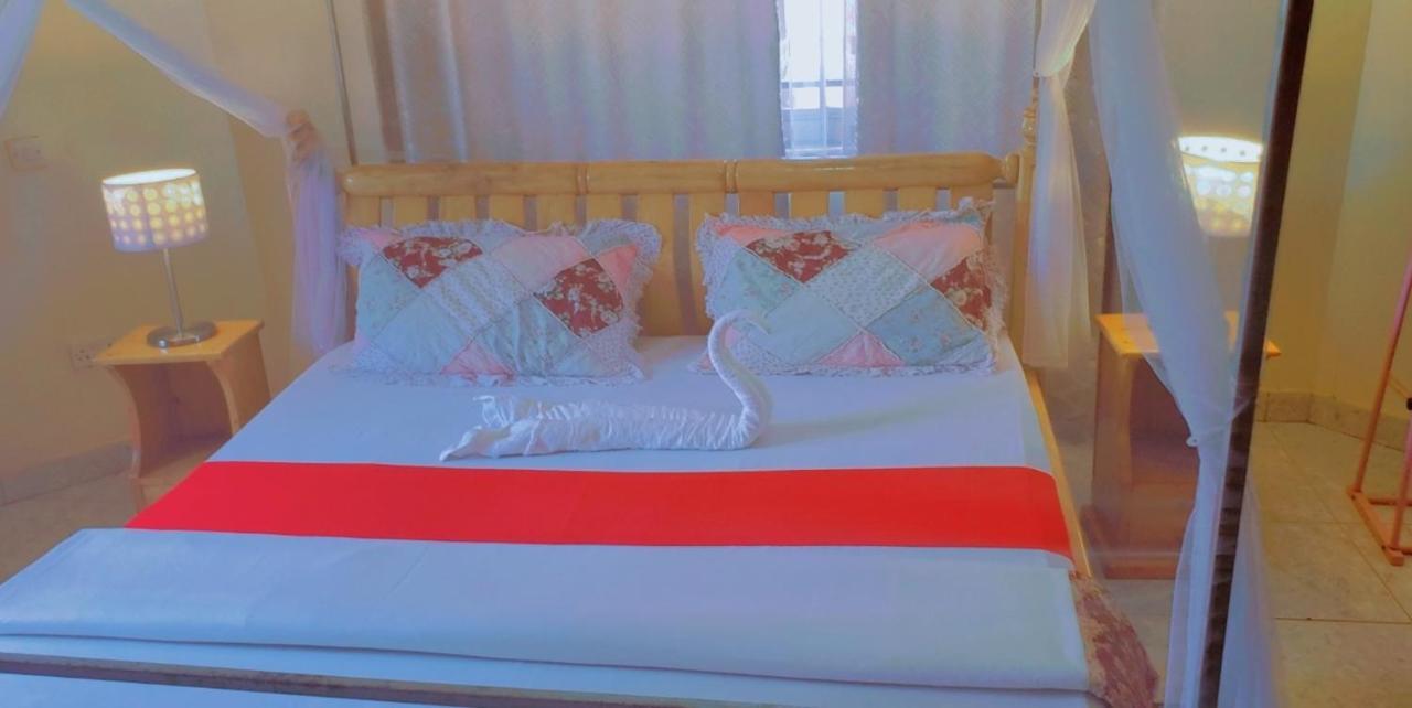 La Feve Beach Bed And Breakfast Entebbe Ентебе Екстериор снимка