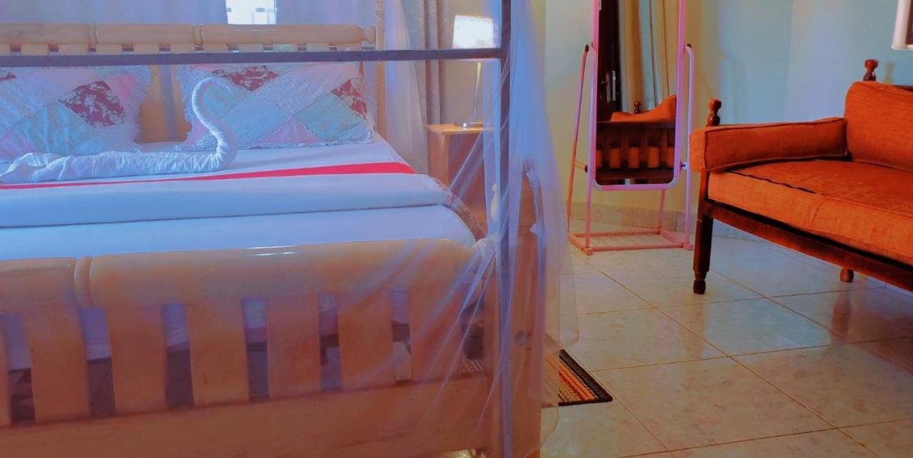 La Feve Beach Bed And Breakfast Entebbe Ентебе Екстериор снимка